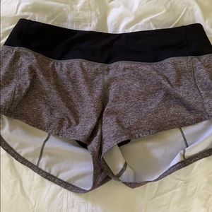 REAL LULULEMON 2.5 in GREY SHORTS